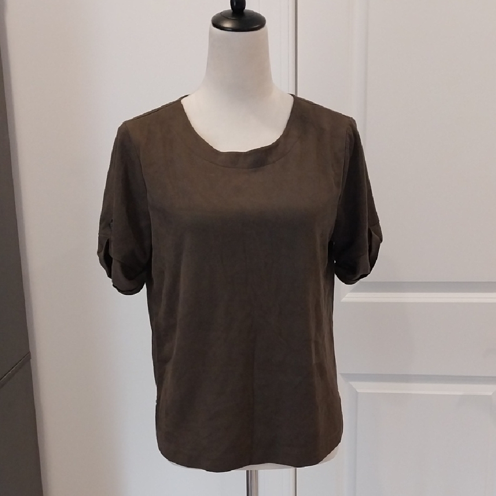 Banana Republic Olive Vegan Suede Short-Sleeve Round-Neck Tee